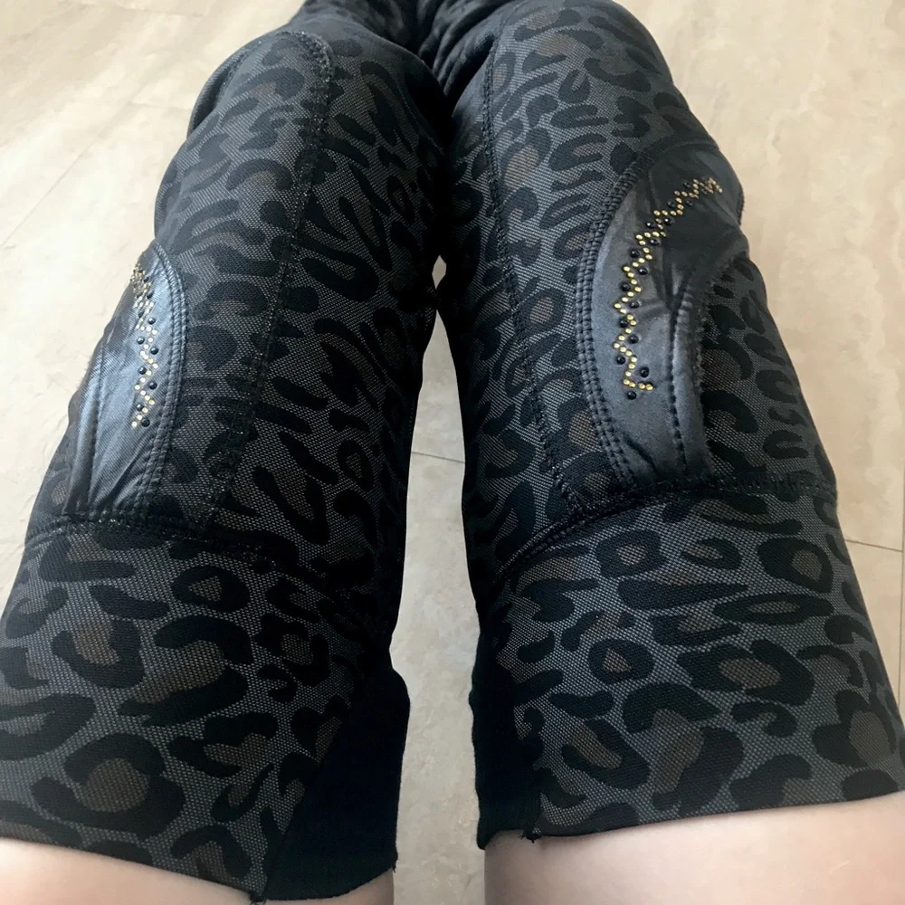 Gray Fur Lined Leg Warmers Warm Leggings Fleece Thigh Highs Leopard Cheetah NEW - Picture 4 of 8